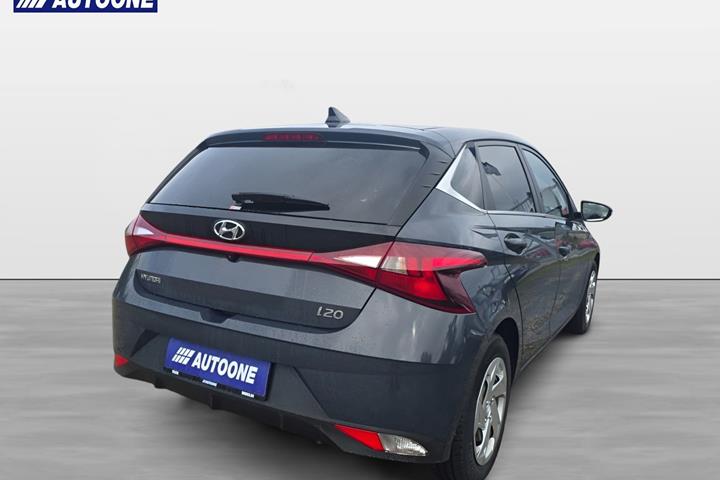Grå Hyundai i20 fra 2021