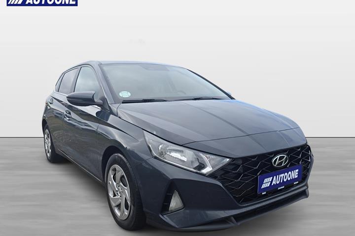 Grå Hyundai i20 fra 2021