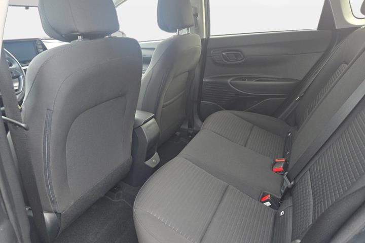 Grå Hyundai i20 fra 2021