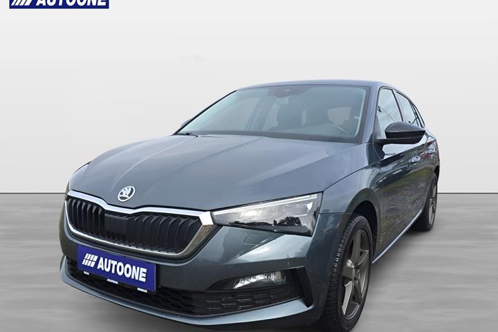 Grå Skoda Scala fra 2021 set udefra