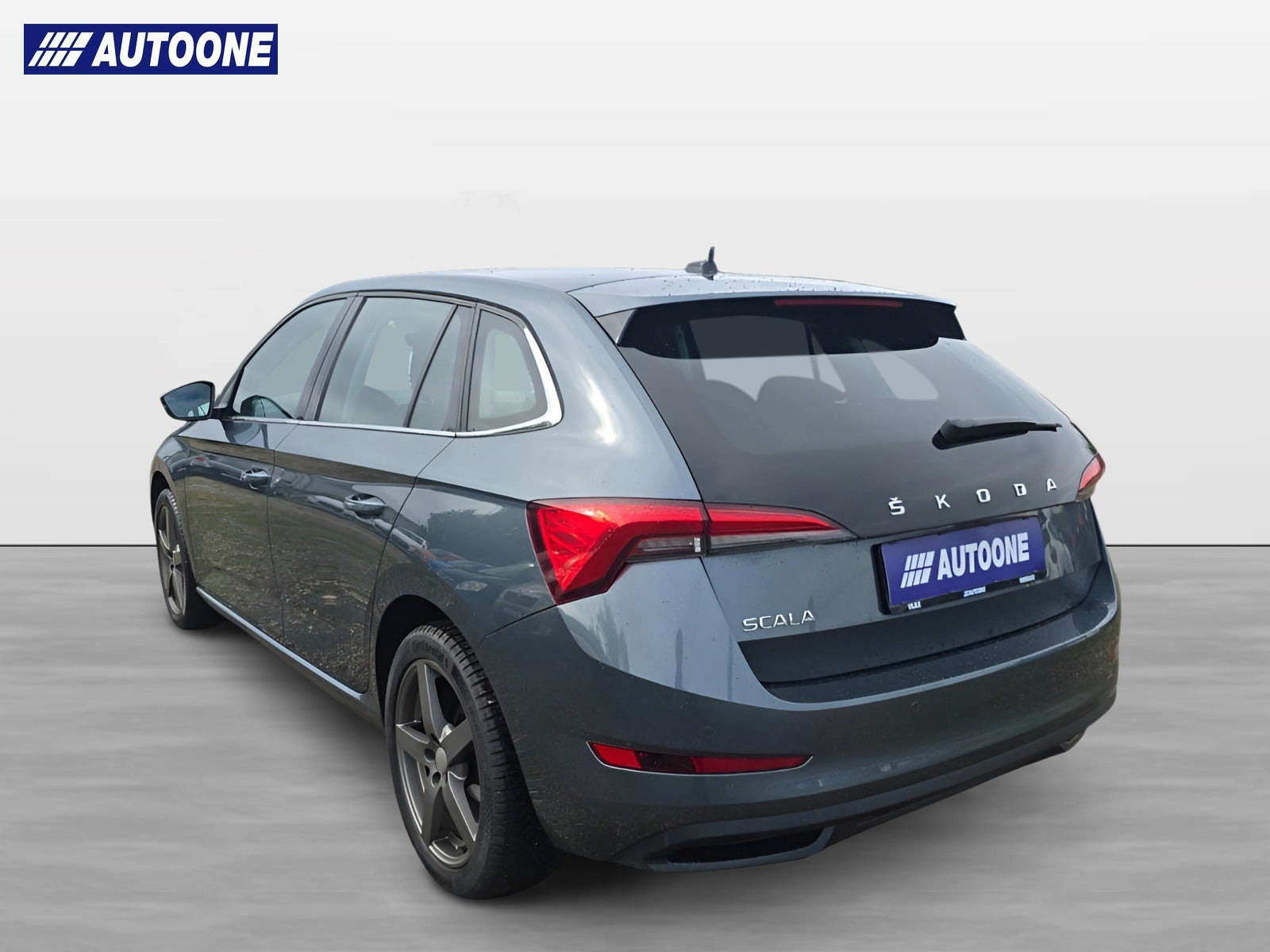Grå Skoda Scala fra 2021