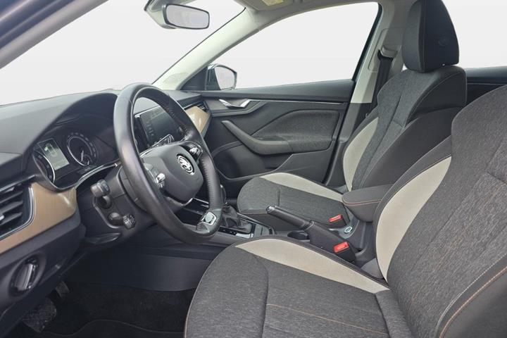 Grå Skoda Scala fra 2021