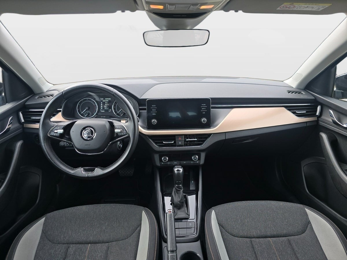 Grå Skoda Scala fra 2021