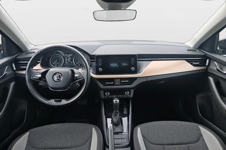 Grå Skoda Scala fra 2021