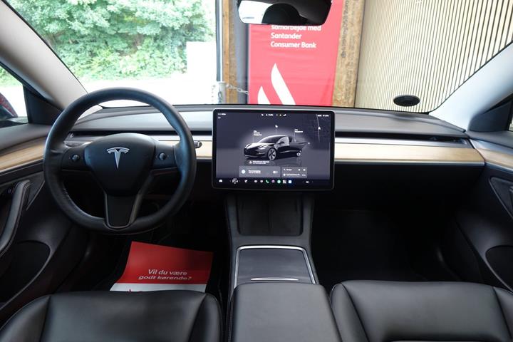 Sort Tesla Model 3 fra 2022