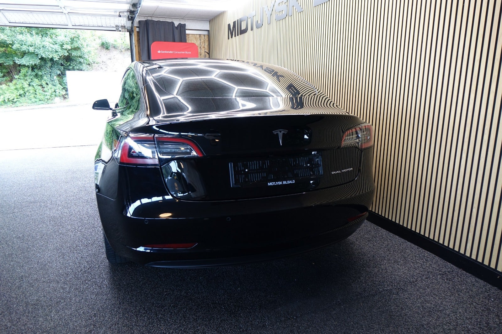 Sort Tesla Model 3 fra 2022
