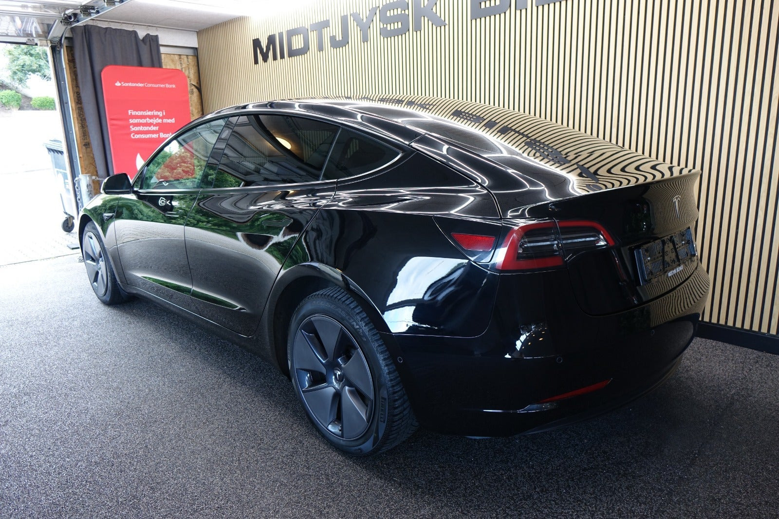 Sort Tesla Model 3 fra 2022