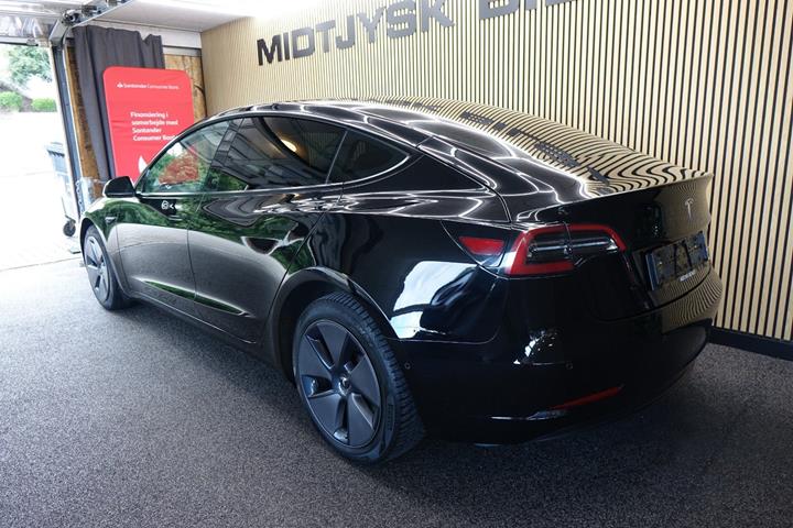 Sort Tesla Model 3 fra 2022