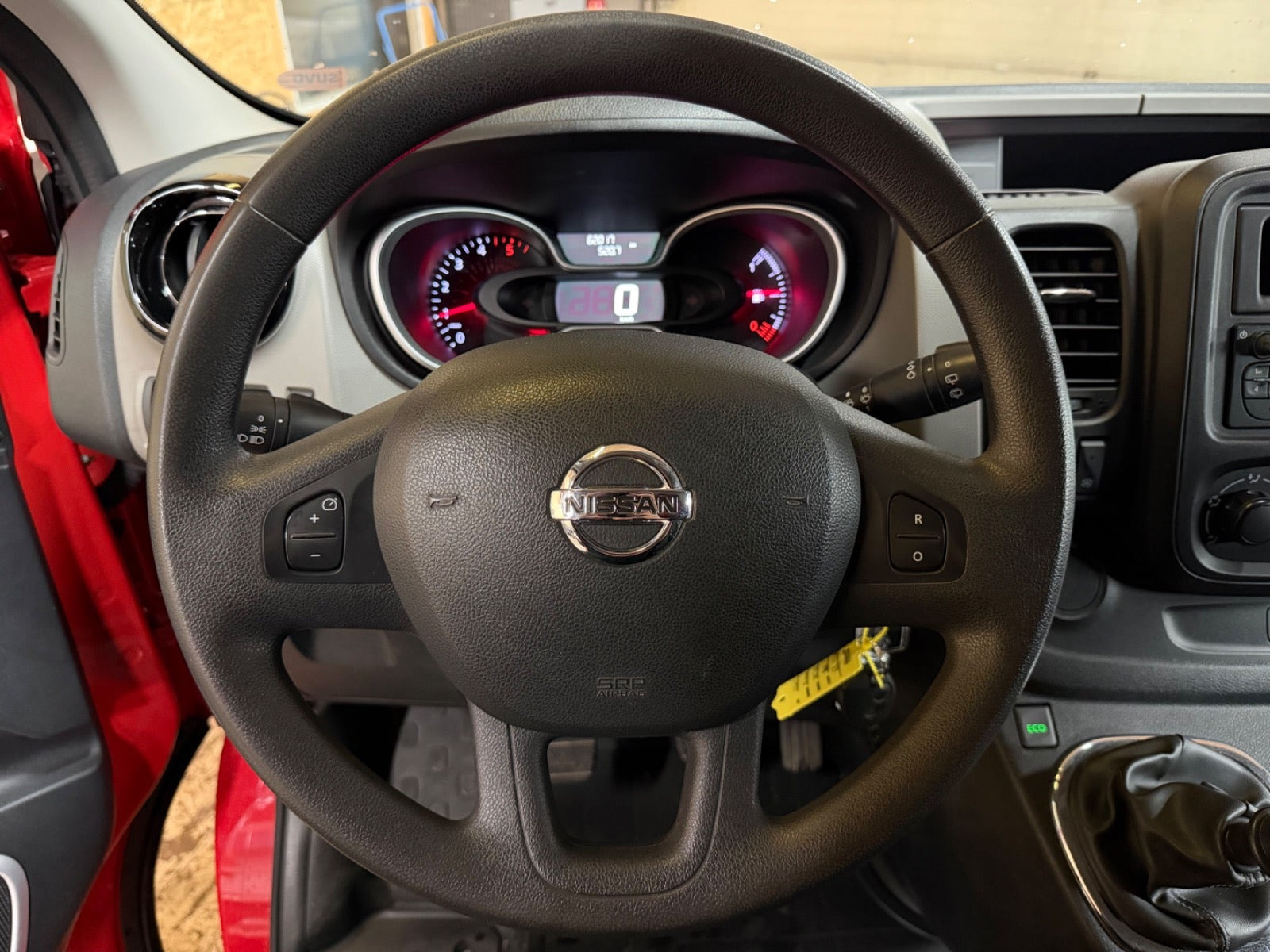 Rød Nissan NV300 fra 2018