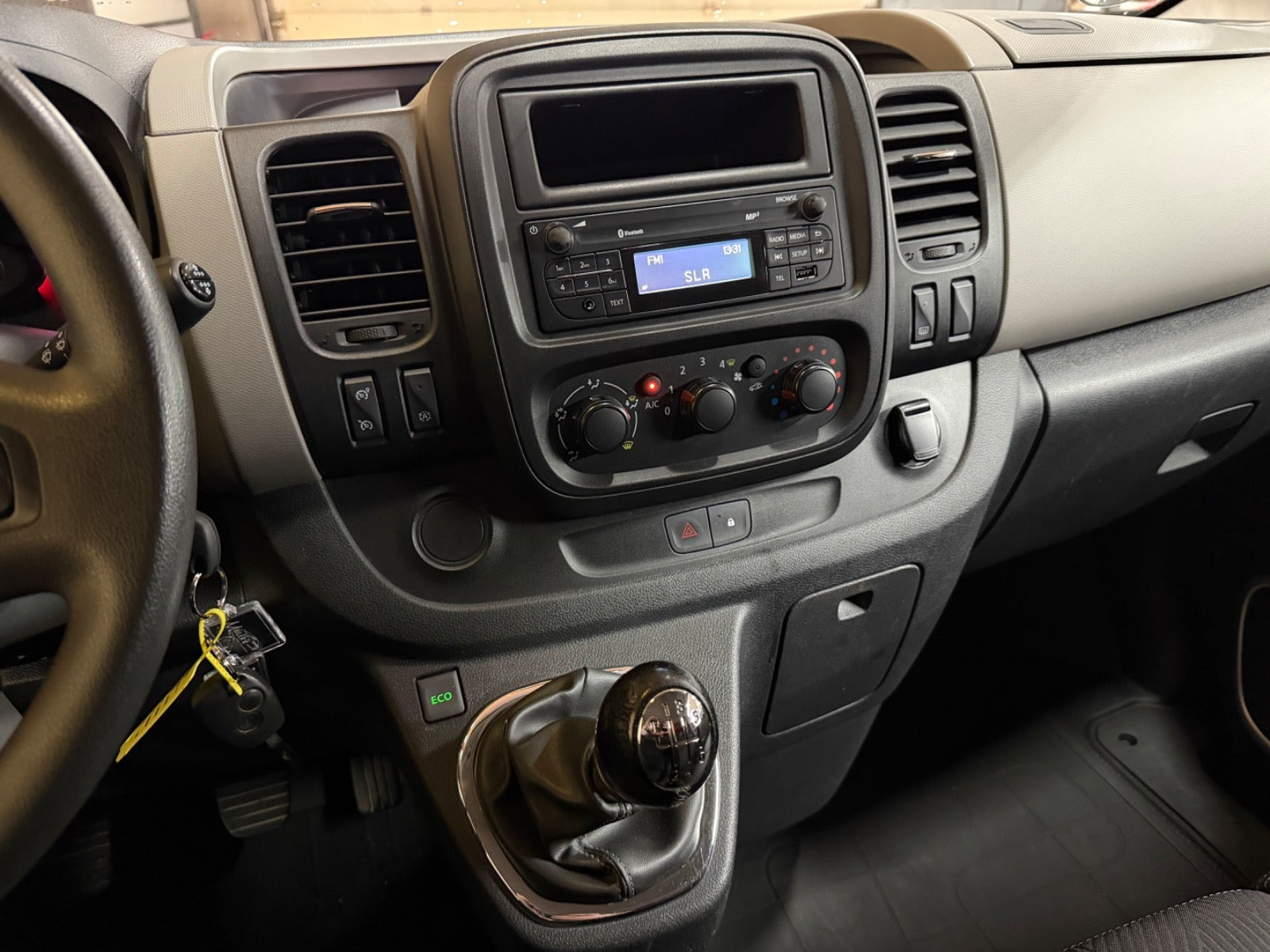 Rød Nissan NV300 fra 2018