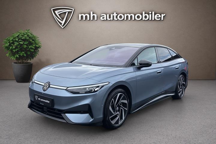 Blå VW ID.7 fra 2026 set udefra