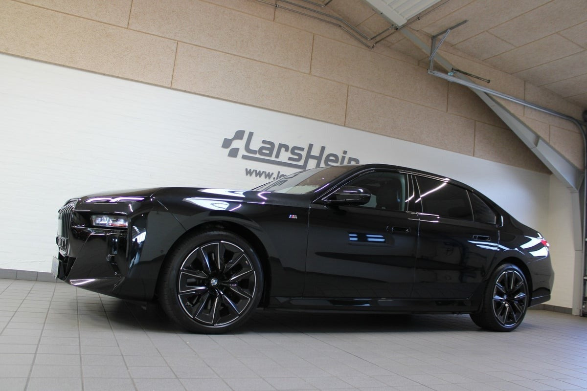 Sort BMW i7 fra 2024