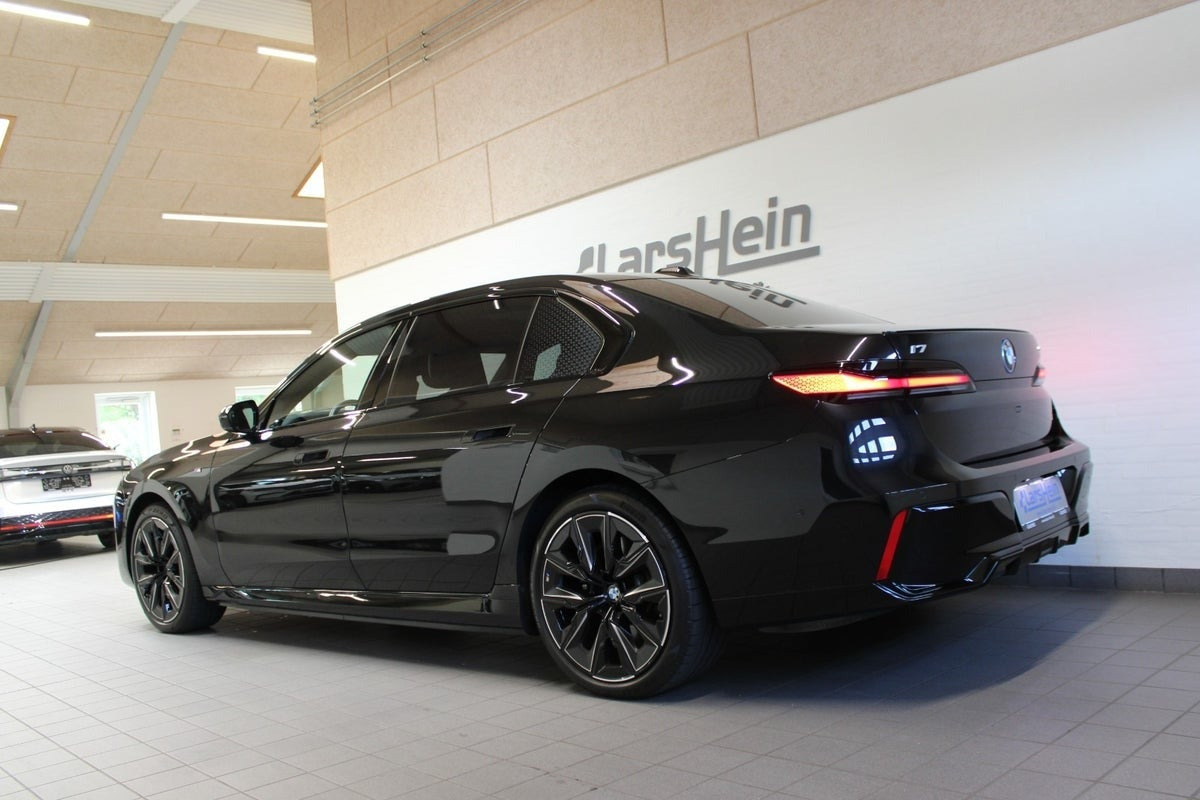 Sort BMW i7 fra 2024