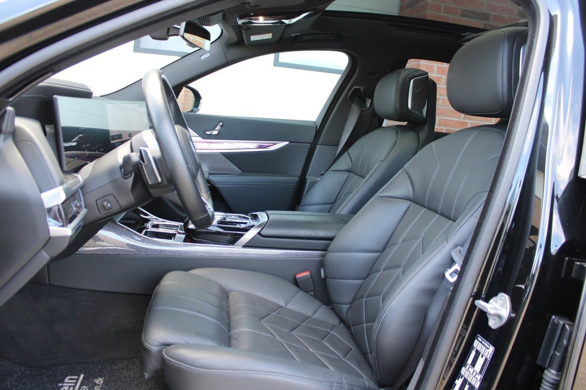 Sort BMW i7 fra 2024