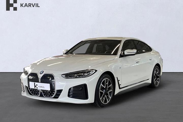 Hvid BMW i4 fra 2022 set udefra