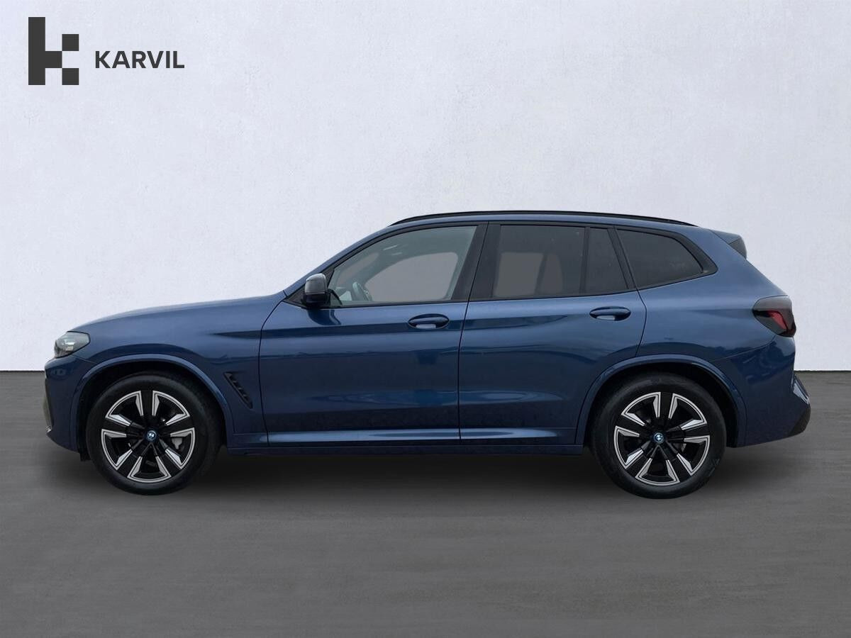 Blå BMW iX3 fra 2022