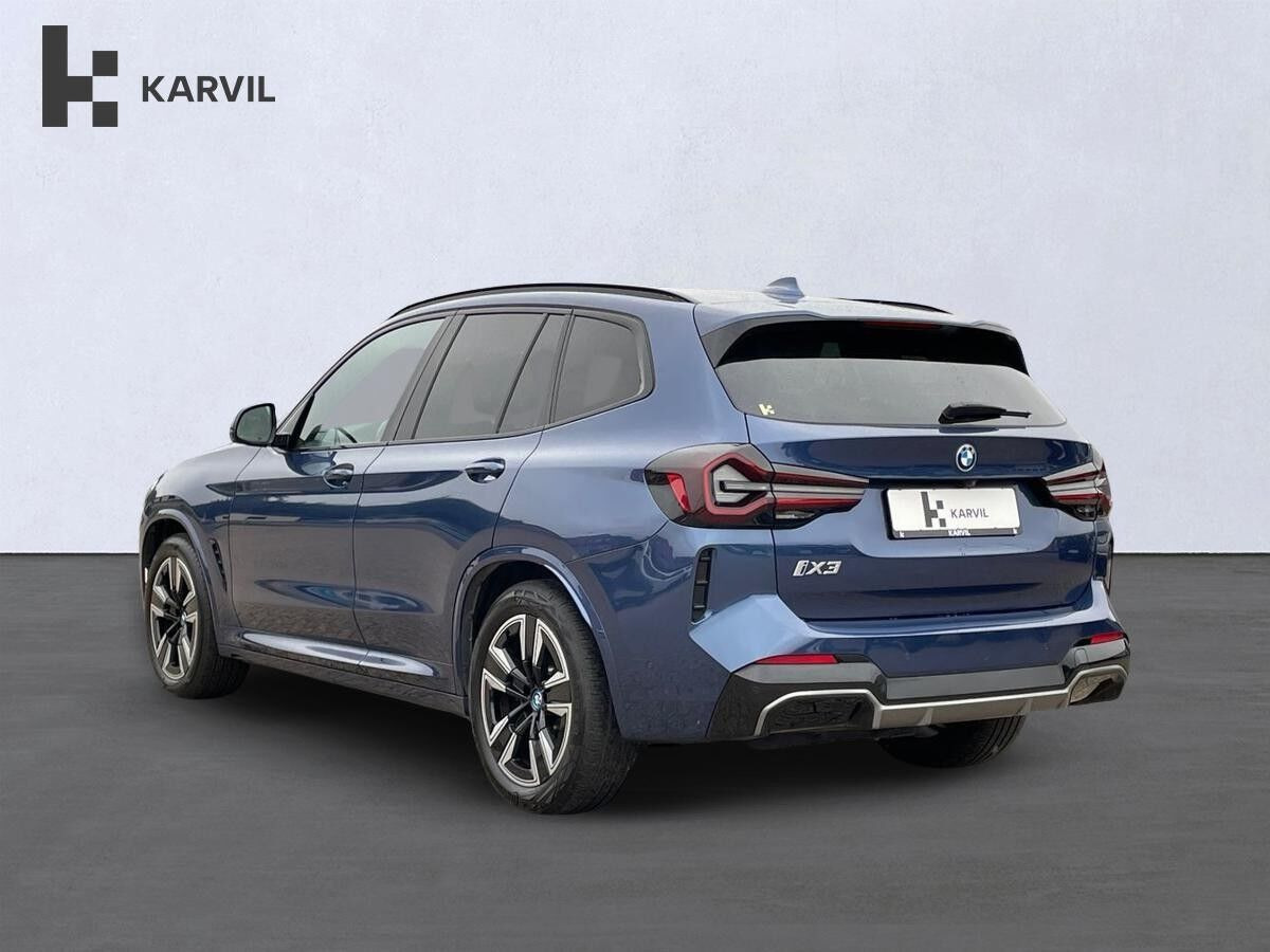 Blå BMW iX3 fra 2022