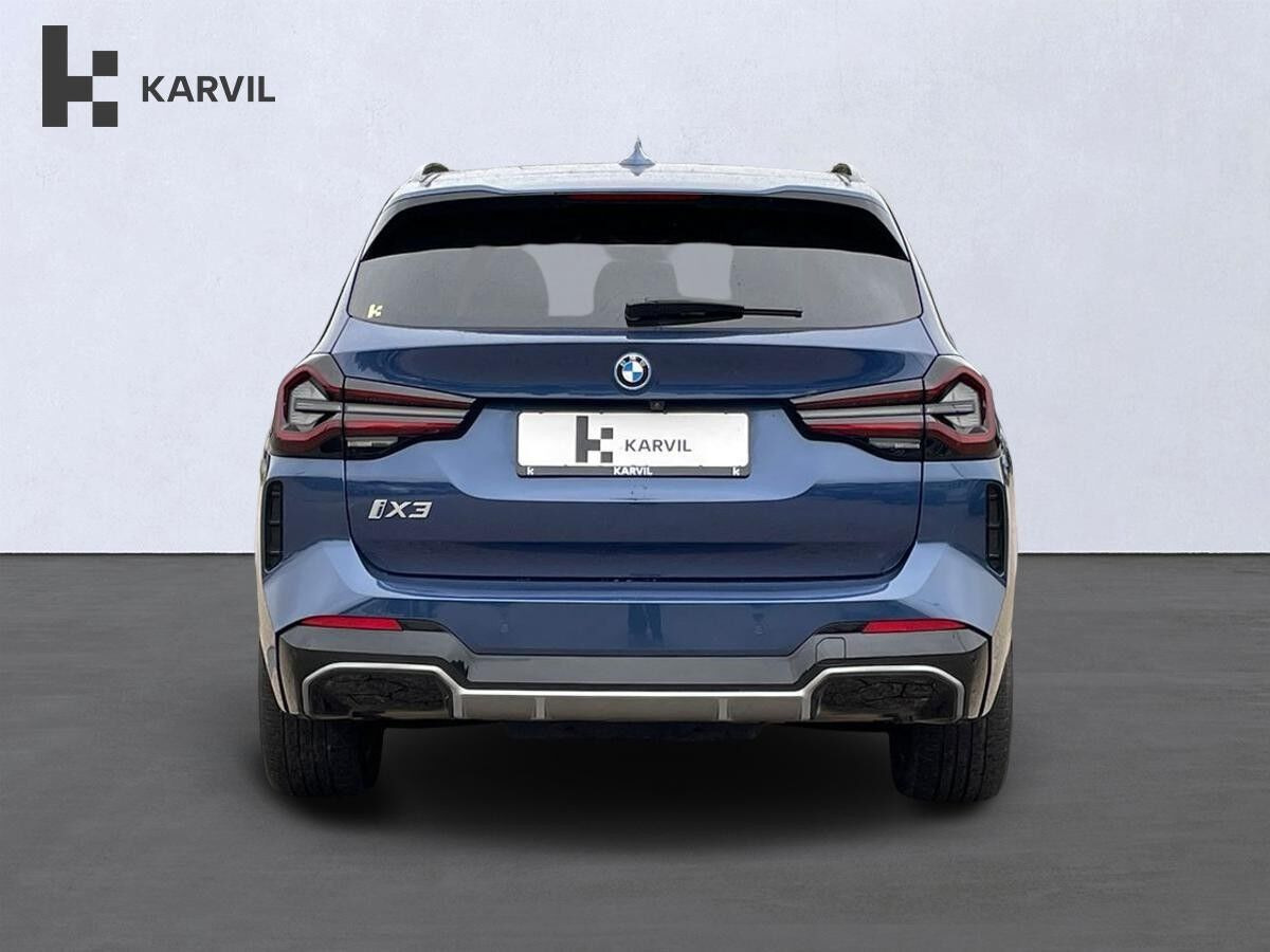 Blå BMW iX3 fra 2022