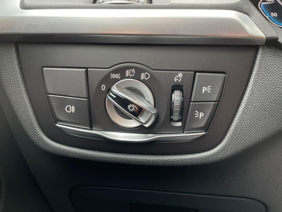 Blå BMW iX3 fra 2022