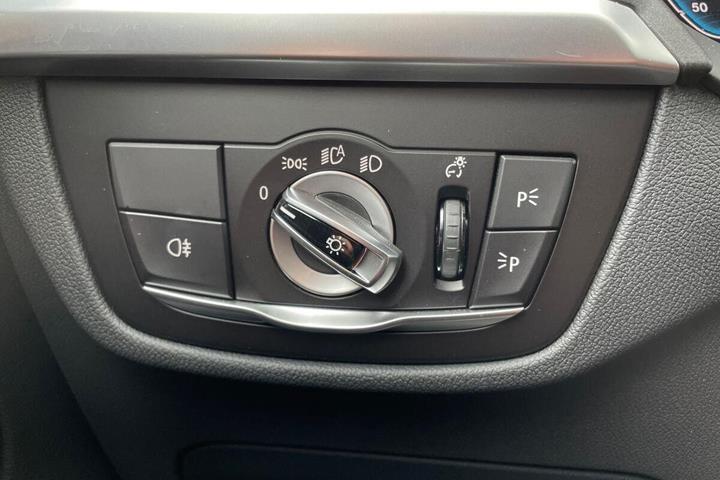 Blå BMW iX3 fra 2022