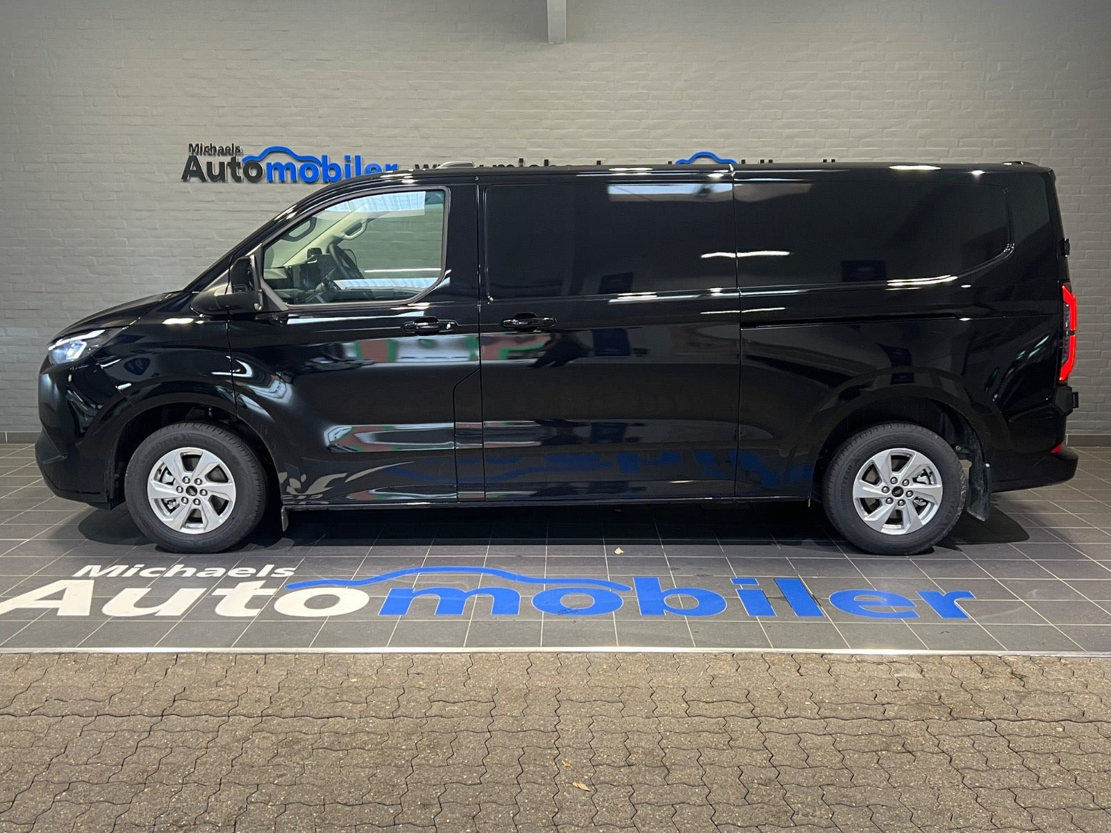 Sort Ford E-Transit Custom 340 L2 fra 2026