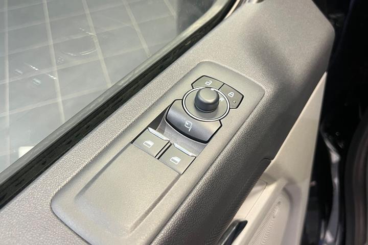 Sort Ford E-Transit Custom 340 L2 fra 2026