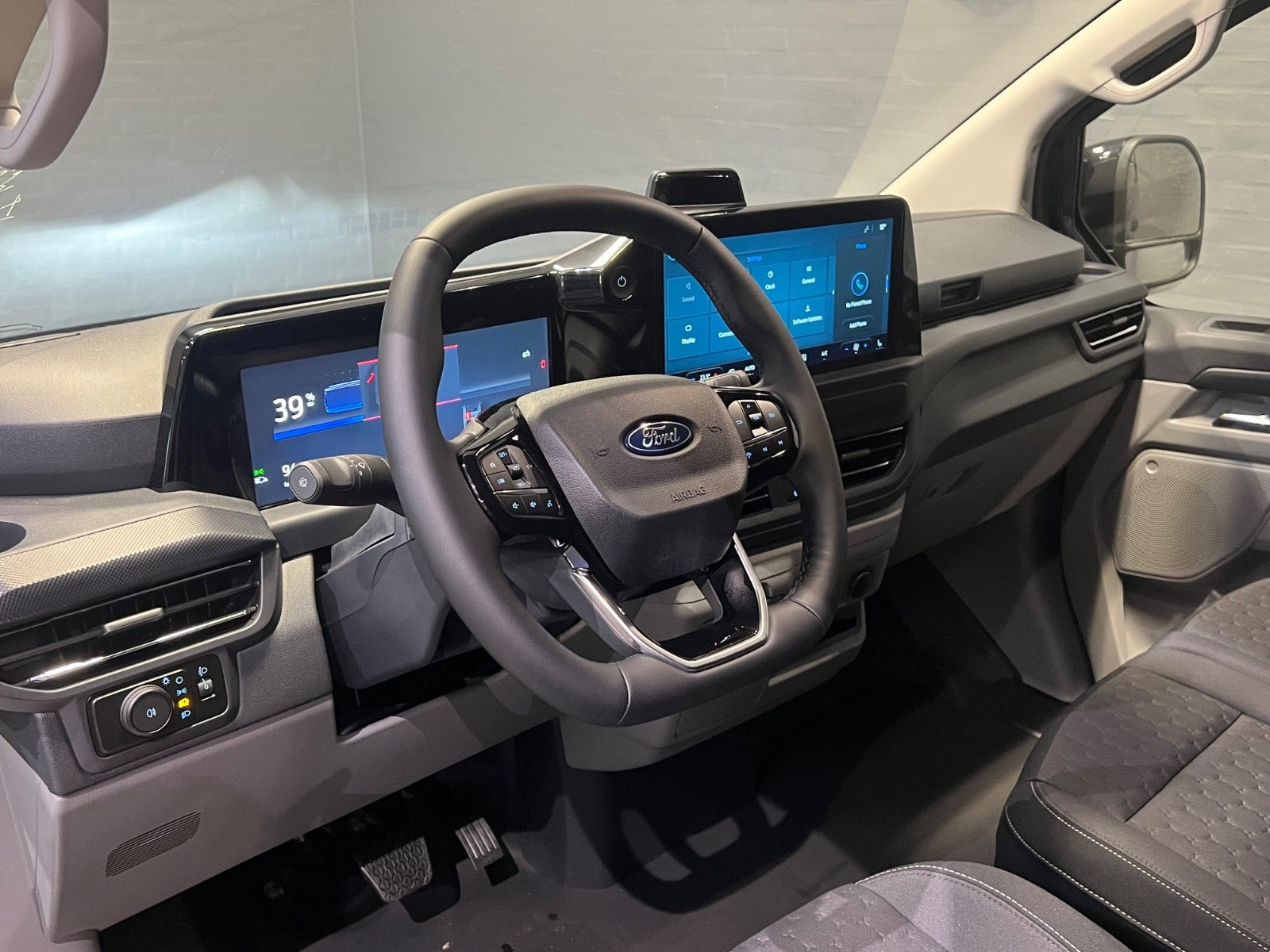 Sort Ford E-Transit Custom 340 L2 fra 2026