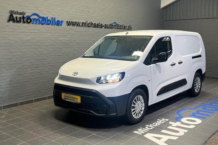 Hvid Toyota ProAce City fra 2026