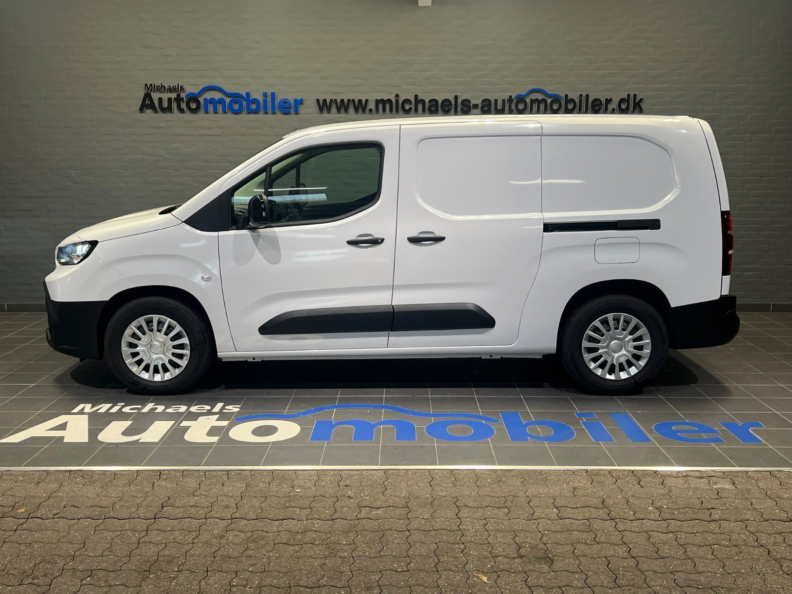 Hvid Toyota ProAce City fra 2026