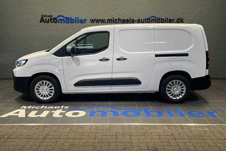 Hvid Toyota ProAce City fra 2026