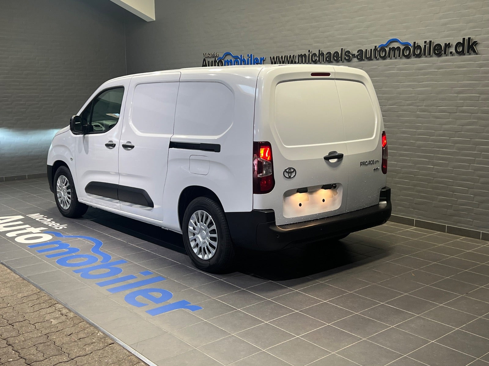Hvid Toyota ProAce City fra 2026