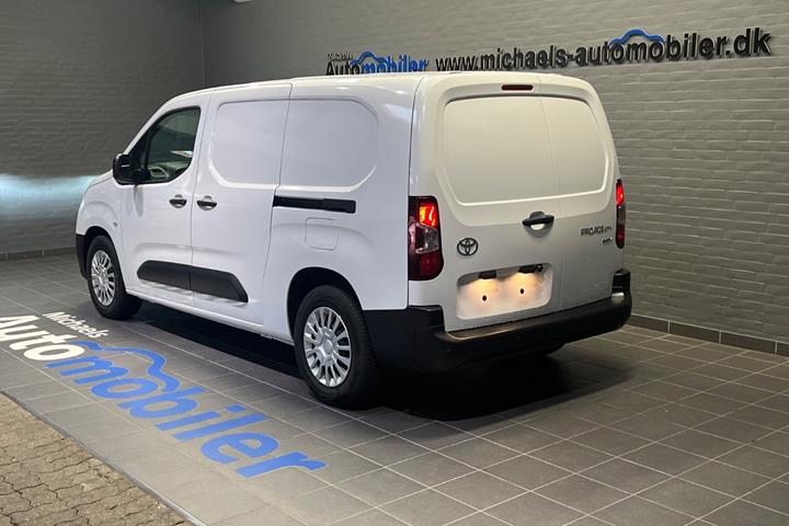 Hvid Toyota ProAce City fra 2026