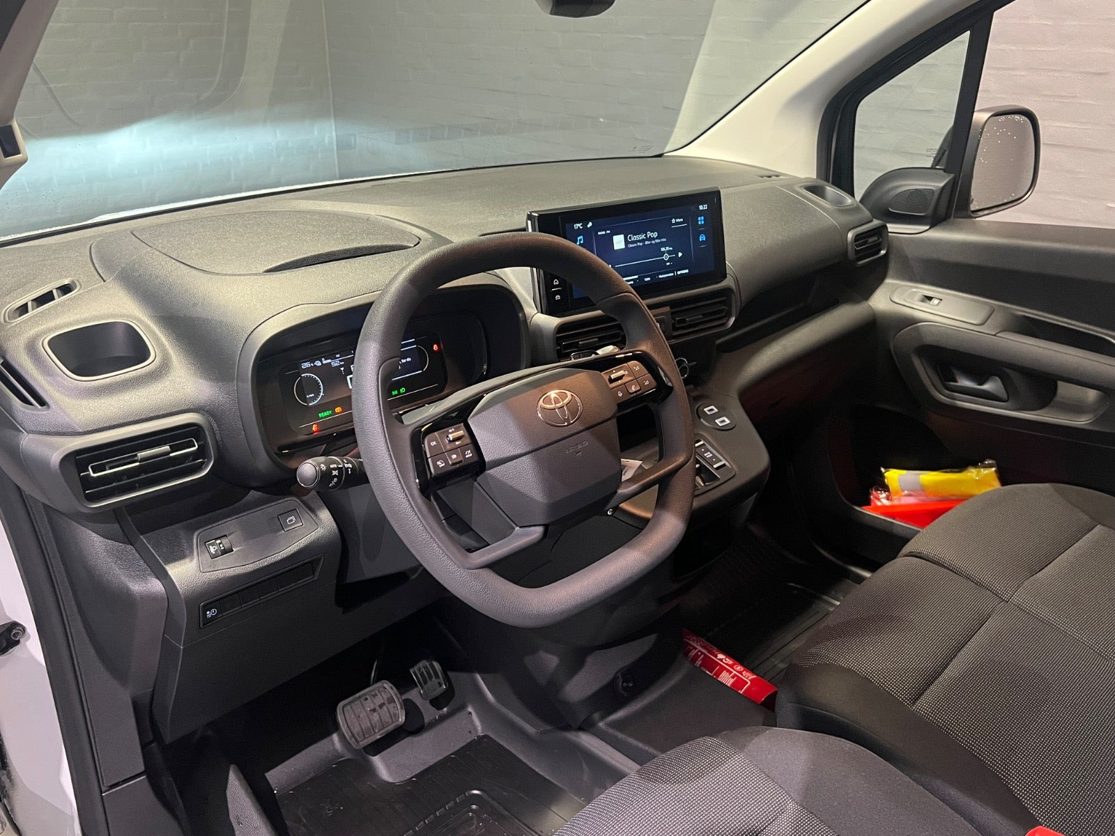 Hvid Toyota ProAce City fra 2026