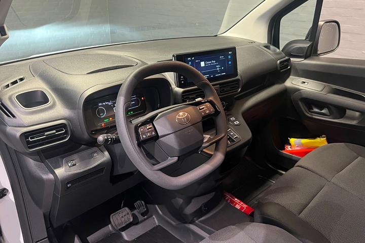 Hvid Toyota ProAce City fra 2026
