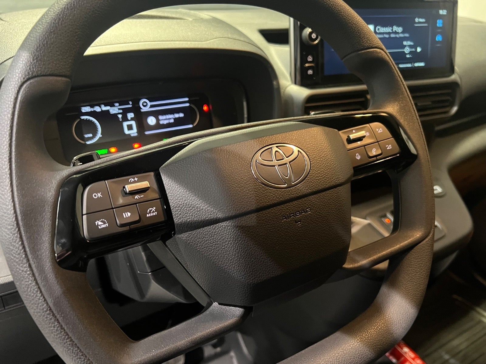 Hvid Toyota ProAce City fra 2026