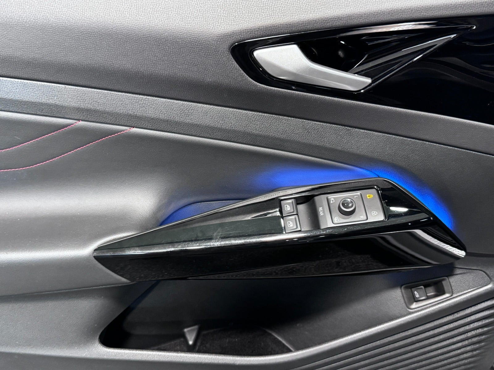 Grå VW ID.4 fra 2023