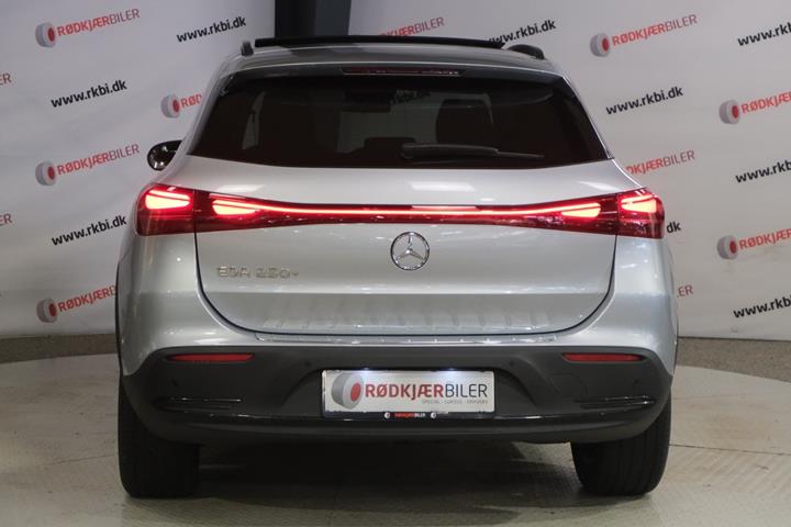 Sølv Mercedes EQA250+ fra 2025