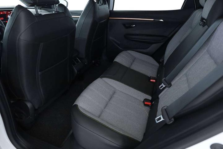 Hvid Renault Scenic E-Tech fra 2025