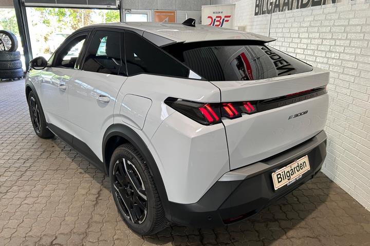 Hvid Peugeot e-3008 fra 2025