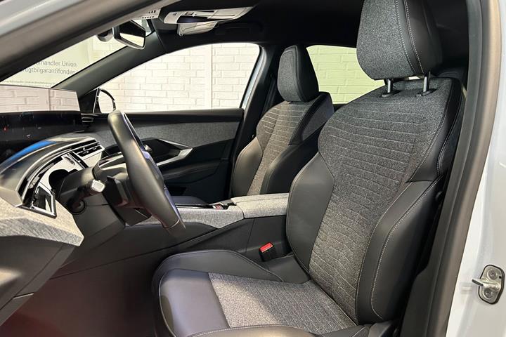 Hvid Peugeot e-3008 fra 2025