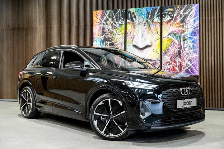 Sort Audi Q4 e-tron fra 2023 set udefra