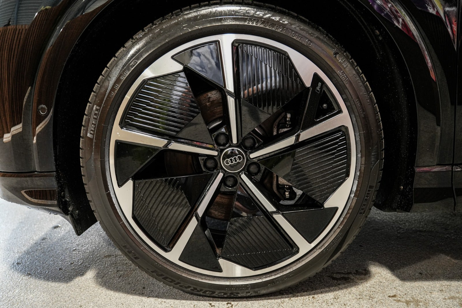Sort Audi Q4 e-tron fra 2023