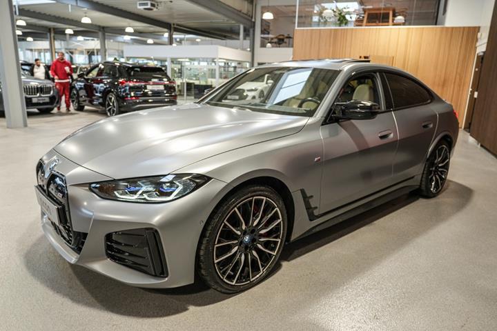 Grå BMW i4 fra 2023