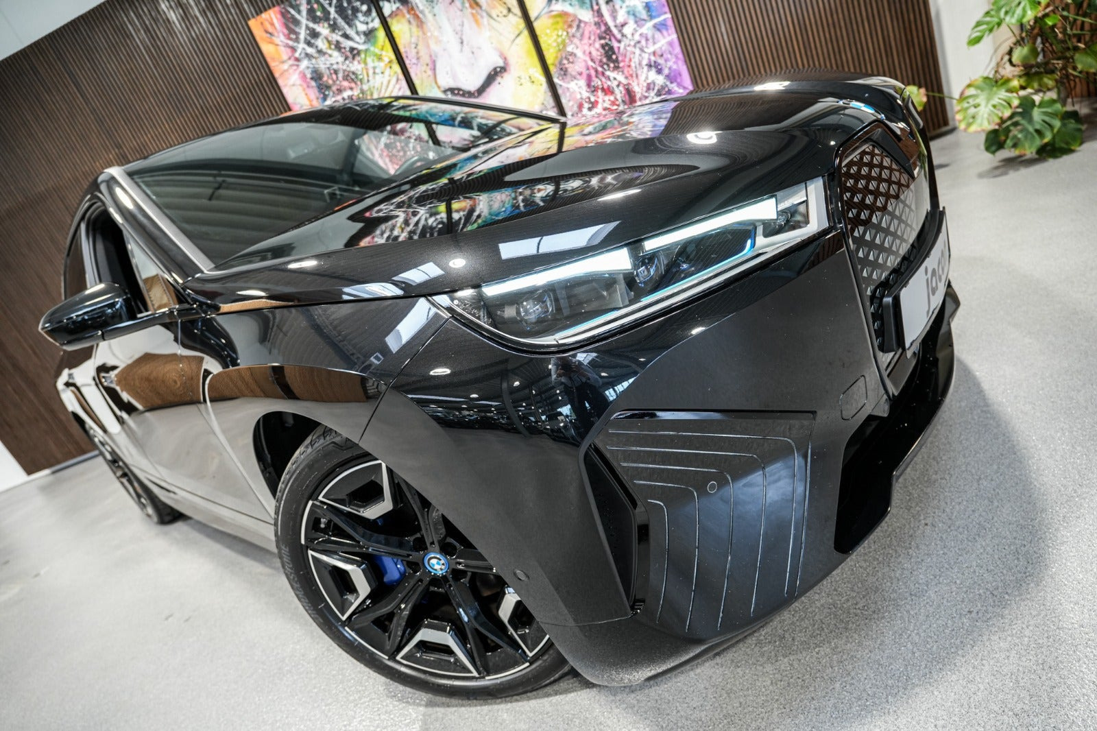 Sort BMW iX fra 2023