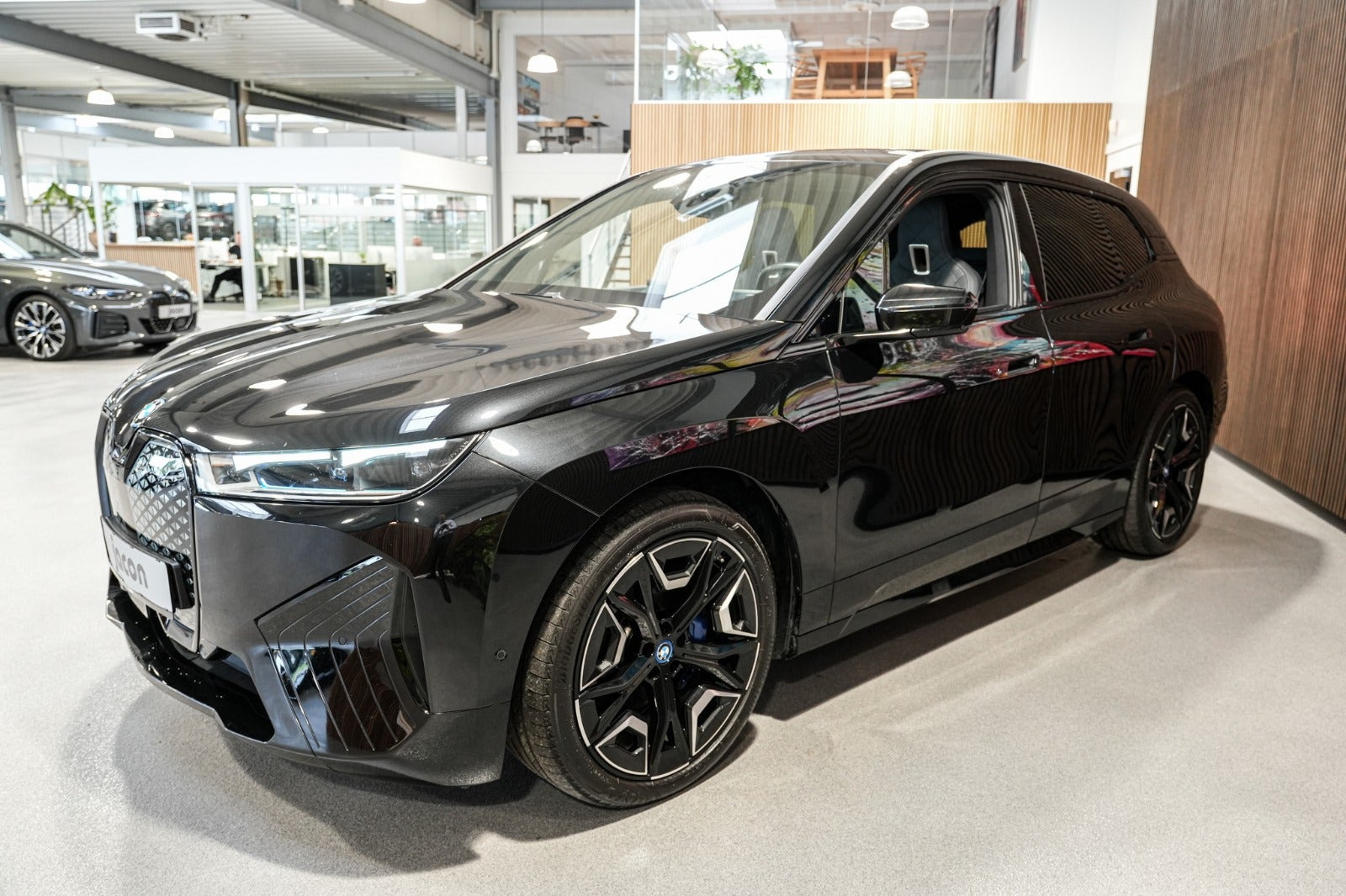 Sort BMW iX fra 2023