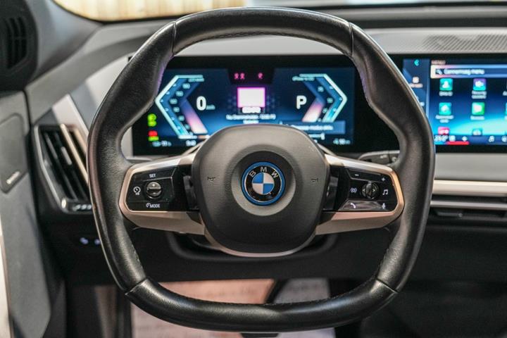 Sort BMW iX fra 2023