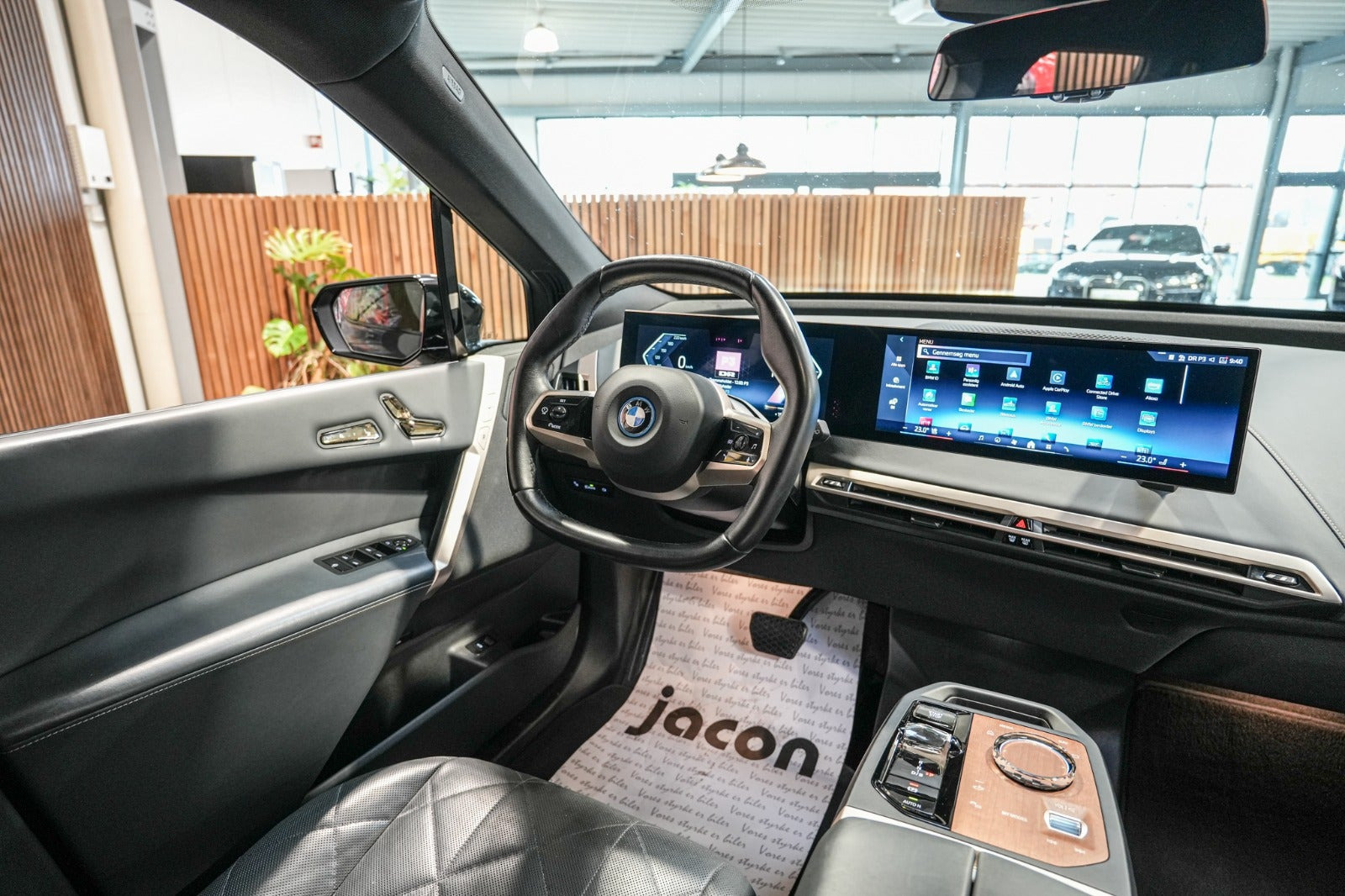 Sort BMW iX fra 2023