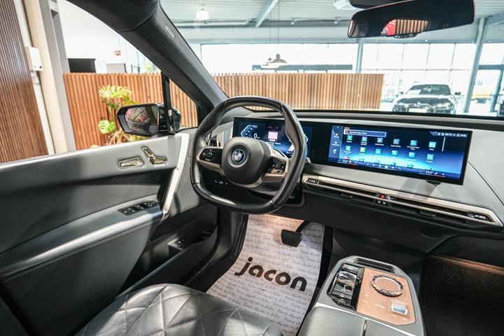 Sort BMW iX fra 2023
