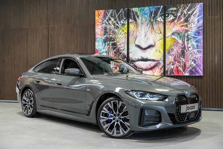 Grå BMW i4 fra 2023