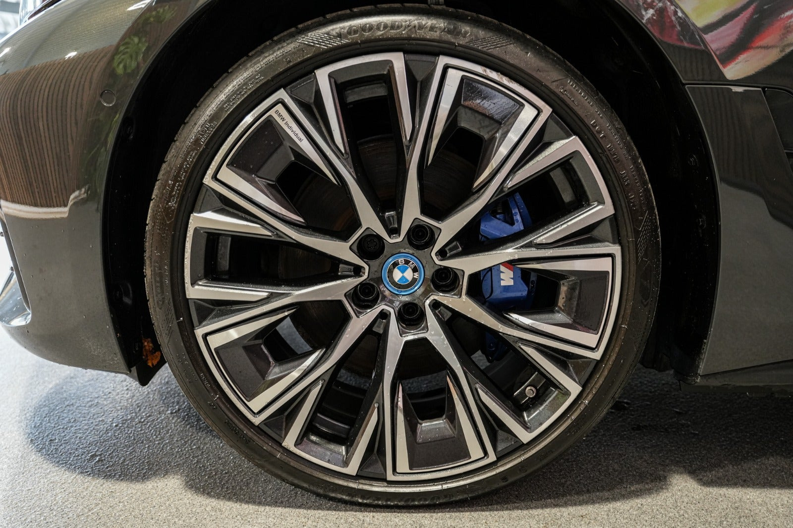 Grå BMW i4 fra 2023